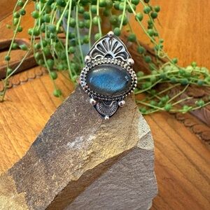 SolMetallum Artisan Sterling Silver Labradorite Ring size 8